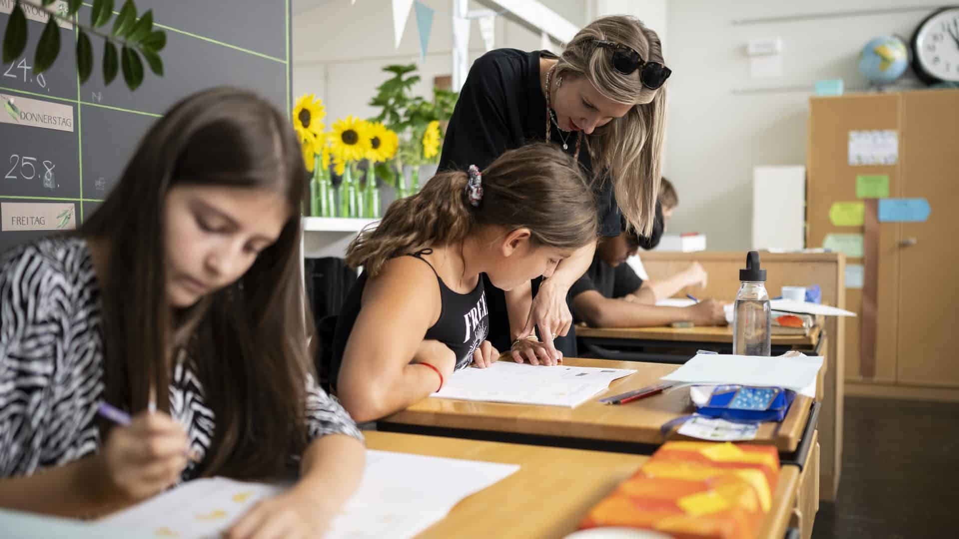 Schüler*innen im Klassenzimmer